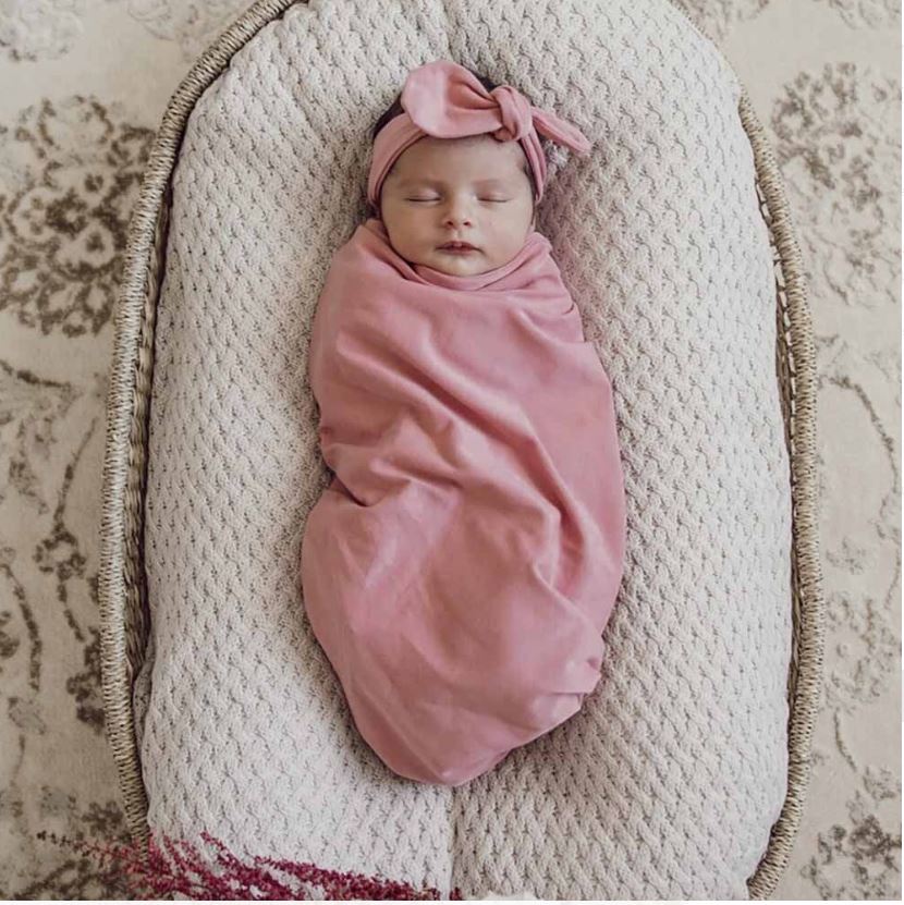 Lange d’emmaillotage et chapeau bébé - ensemble Jewel Pink