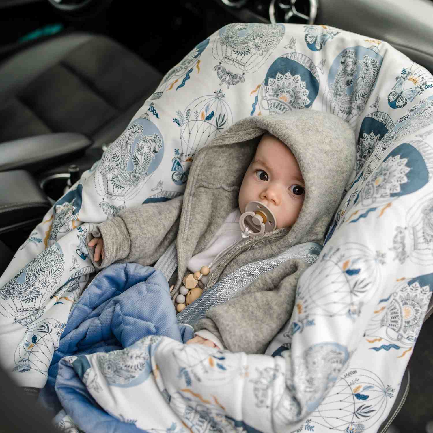 Car seat blanket - Dundee and friends