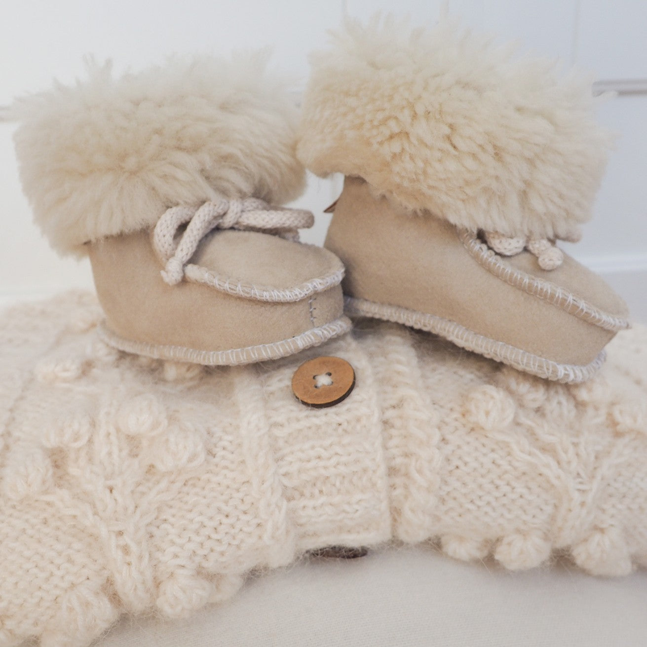 Sheepskin booties Vanilla